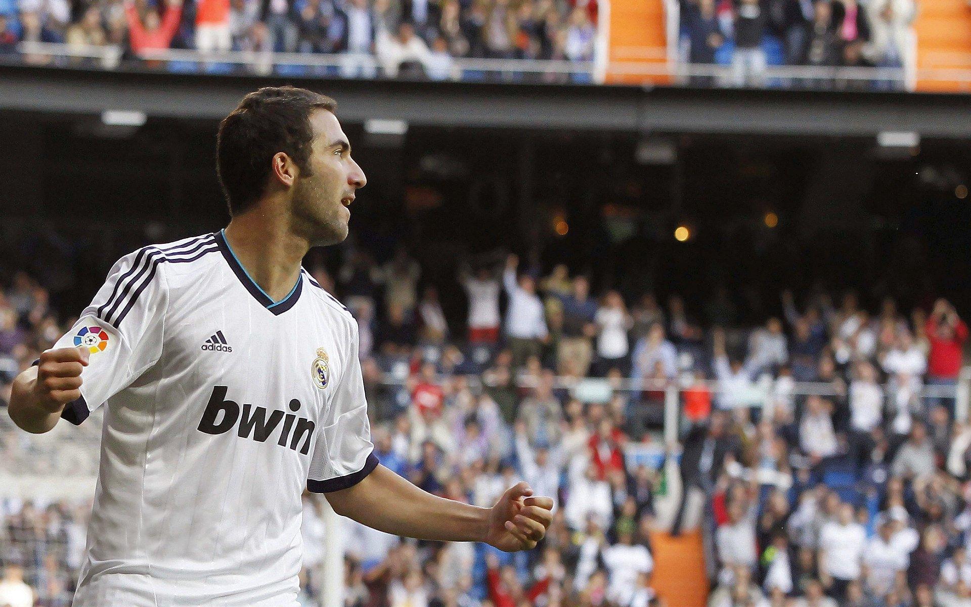 第二次了!亚当斯罚球不中 申京又抢到前场板