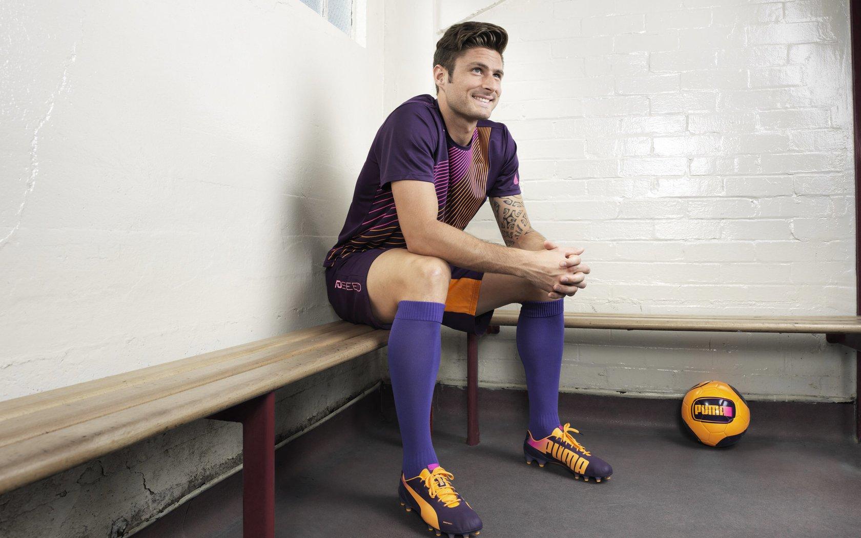 季孟年，中国篮下优势尽显 但日本仍以41.7%的命中率投进15个三分